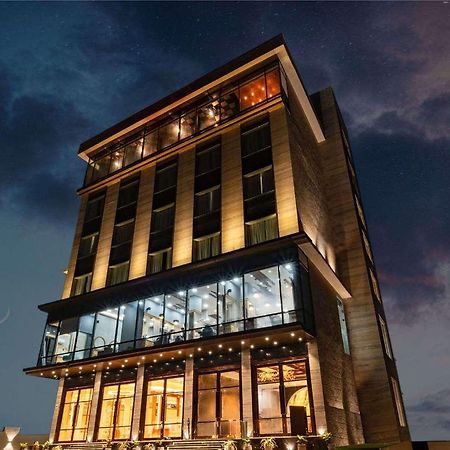 Clarion Hotel Epicure Déhrádún Exteriér fotografie