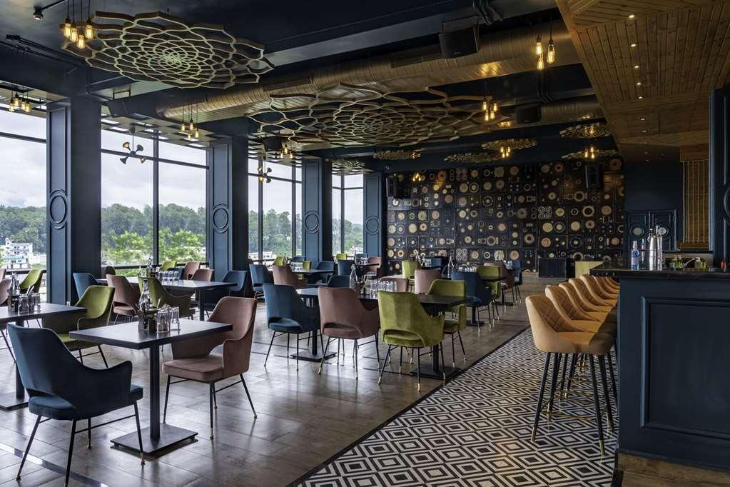 Clarion Hotel Epicure Déhrádún Restaurace fotografie